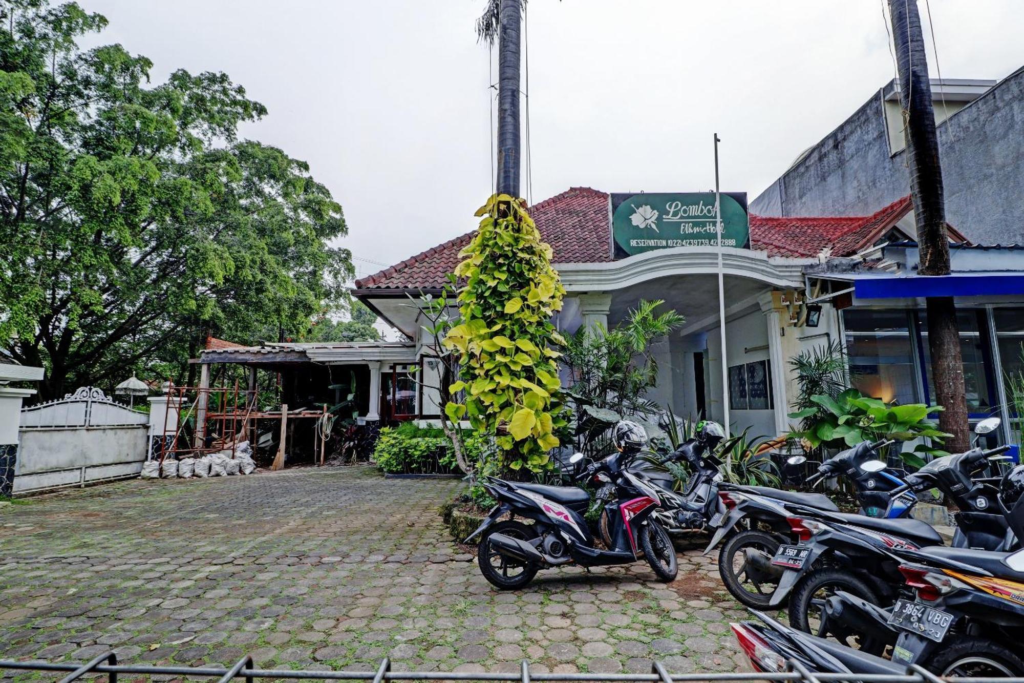 Hotel O Bandung Near Stadion Siliwangi Formerly The Ethnic Hotel Μπαντούνγκ Εξωτερικό φωτογραφία