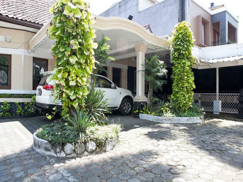 Hotel O Bandung Near Stadion Siliwangi Formerly The Ethnic Hotel Μπαντούνγκ Εξωτερικό φωτογραφία